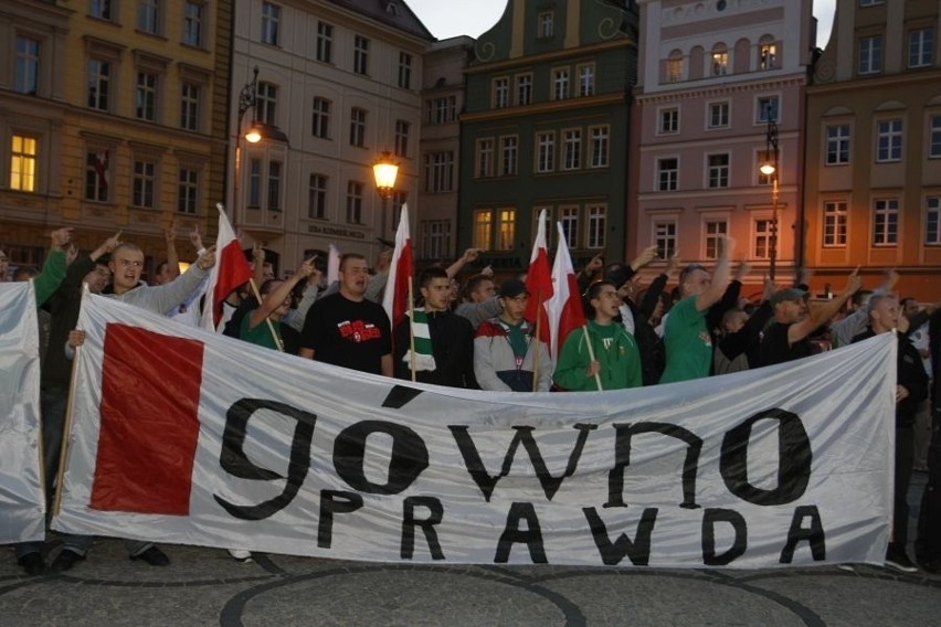Antykomunistyczna demonstracja NOP na pl. Solnym (ZDJĘCIA)