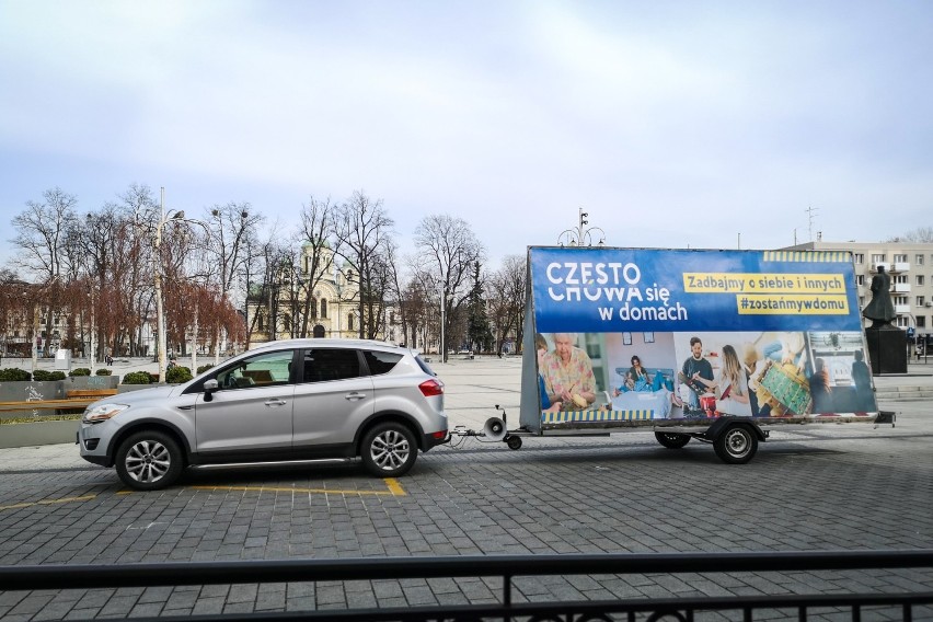Specjalny samochód jeździ po ulicach Częstochowy