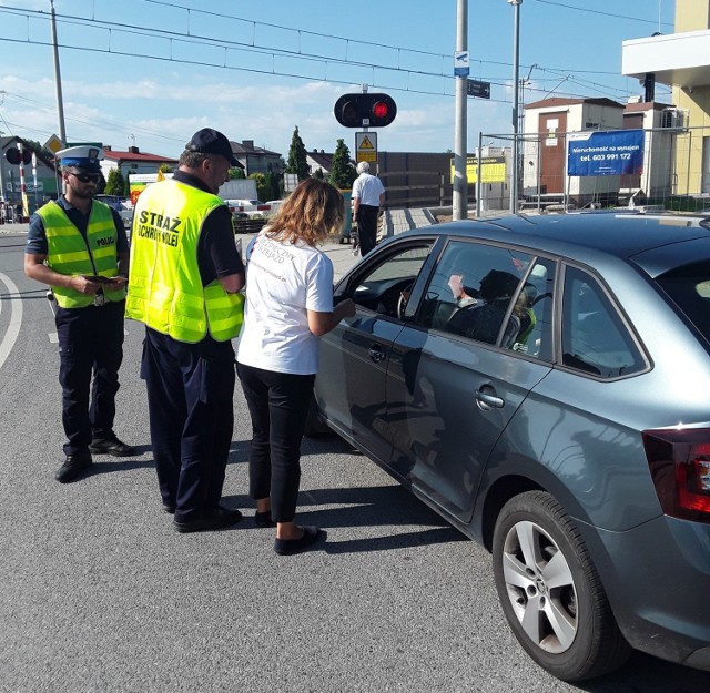 W piątek 30 lipca PKP wsp&oacute;lnie z policją i strażą ochrony kolei prowadziło działania w Sterkowcu w ramach akcji &quot;Bezpieczne piątki&quot;.