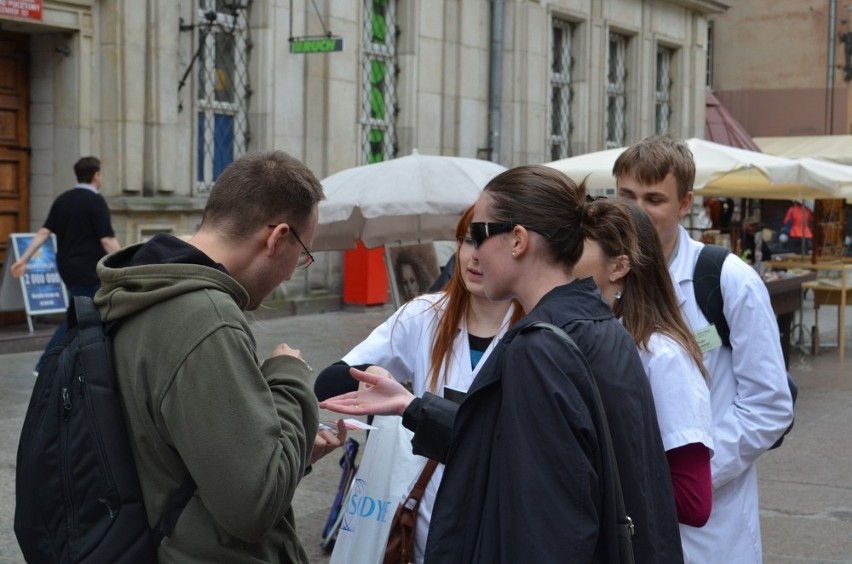 Gdańsk: Happening z okazji Światowego Dnia Bez Tytoniu. Zobacz co robili studenci medycyny