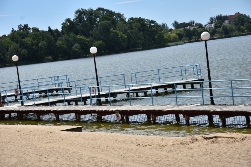 Lato w pełni. Pierwsi plażowicze już odwiedzają jeziora w powiecie. Co się dzieje na naszych plażach? [ZDJĘCIA]