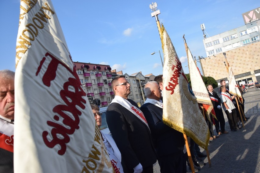 W piątkowe popołudnie 31 sierpnia na placu przy katedrze w...