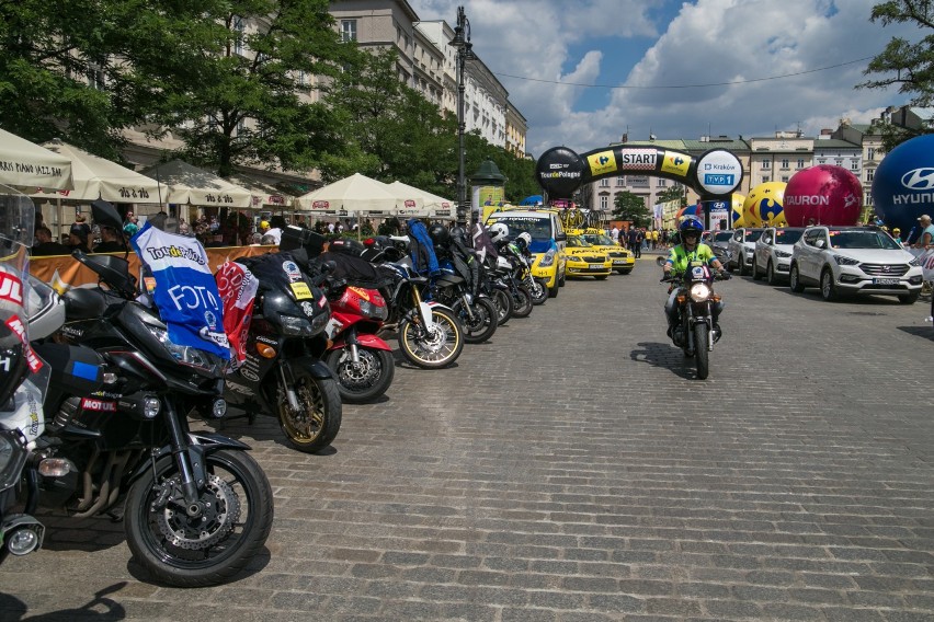 Tour de Pologne 2017 Kraków. Kolarze wystartowali z Rynku Głównego! [ZDJĘCIA ZE STARTU]