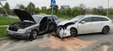 Wypadek na skrzyżowaniu w Kielcach. Dwie osoby trafiły do szpitala