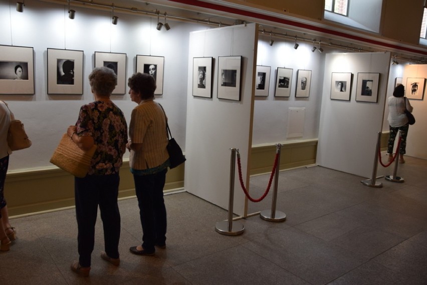 Otwarcie wystawy fotografii Zdzisława Beksińskiego w muzeum w Człuchowie