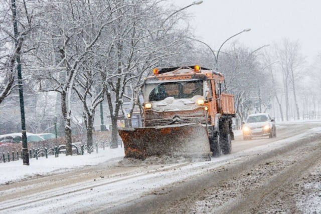 Za odśnieżanie 64 km dróg na terenie Gminy Tymbark odpowiadają trzy pługi. Czyżby więc szwankowała nieco wyrozumiałość niektórych mieszkańców względem operatora?