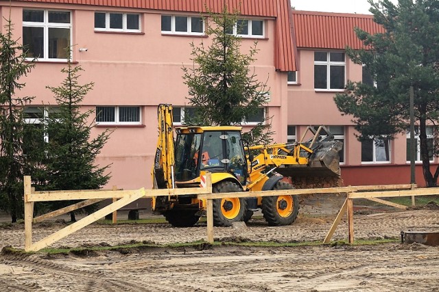 Pierwsze prace ziemne przy budowie hali sportowej w Kuczach