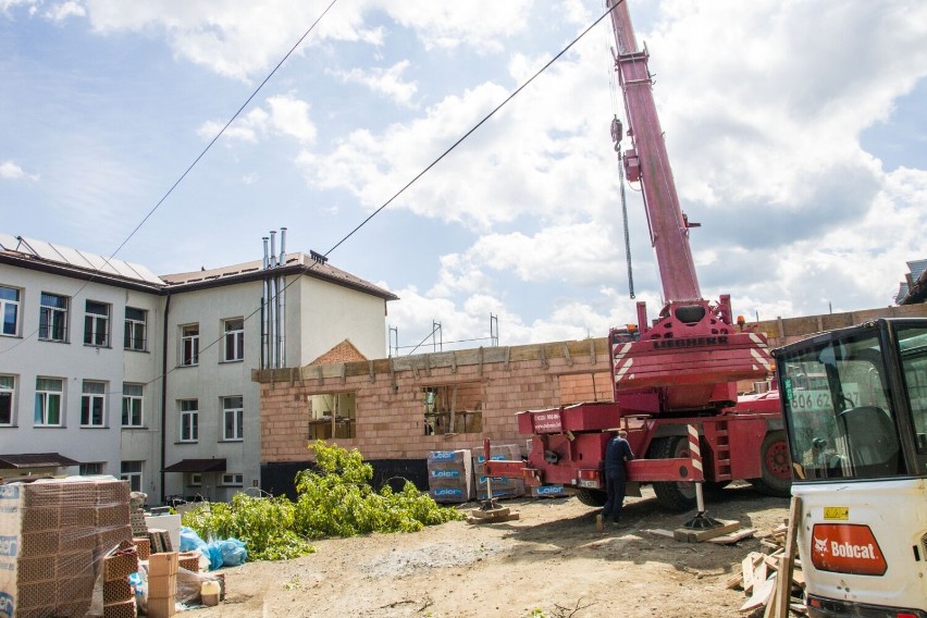 Trwa rozbudowa szkoły podstawowej w Sękowej