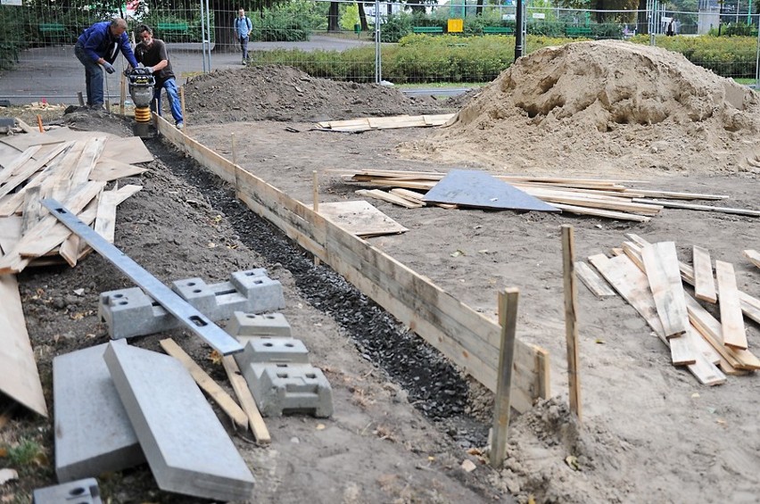 Skatepark w parku Marcinkowskiego - trwa budowa