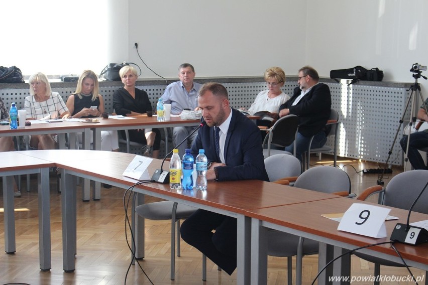 O Dziennym Domu Seniora w Kłobucku na Sesji Rady Powiatu FOTO 