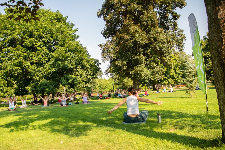 Wakacyjna joga w parku w Wejherowie. Zajęcia ruszają od 4 lipca