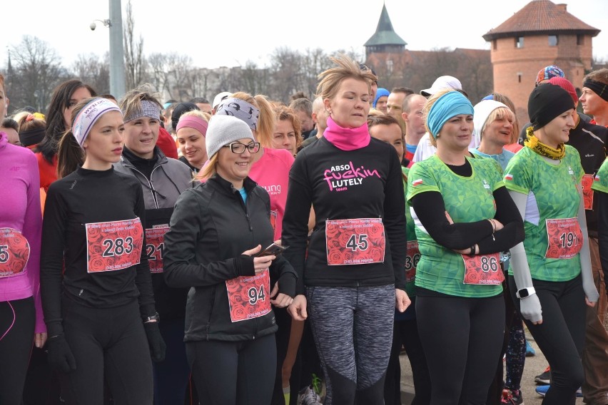 IV Bieg z okazji Dnia Kobiet w Malborku. W wydarzeniu wzięło udział prawie 400 osób [ZDJĘCIA] 