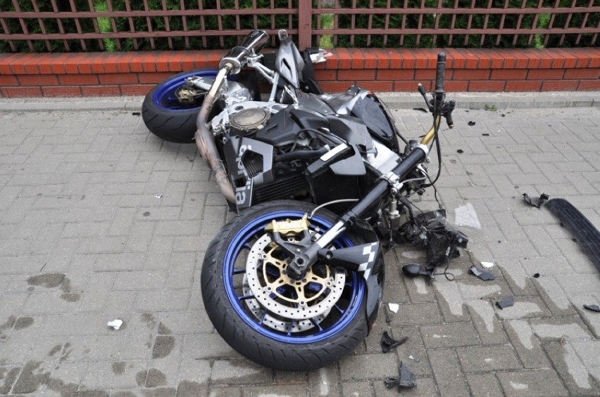 Wypadek na ul. Łomaskiej. Motocyklista w szpitalu