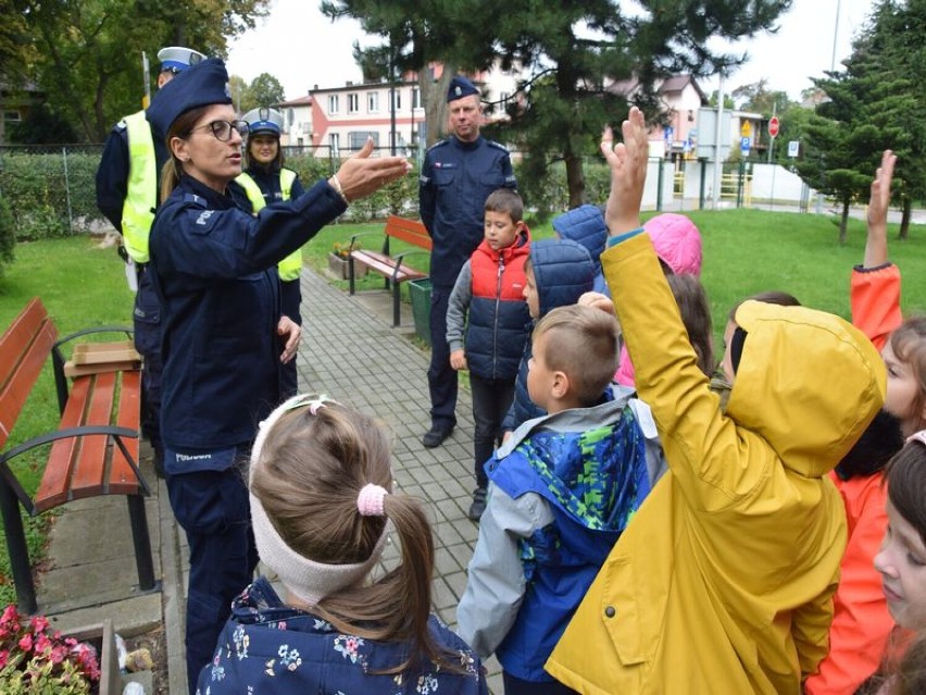 „Bezpieczna droga do szkoły” - puccy policjanci dbają o bezpieczeństwo najmłodszych