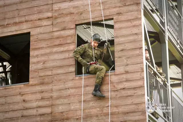 Ćwiczenia Terytorialsów w jednostce wojskowej w Leźnicy Wielkiej
