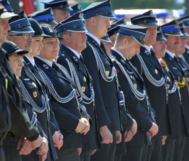 Strażacy i ich goście świętowali w Chełmnie - odebrali awanse, medale i nagrody.