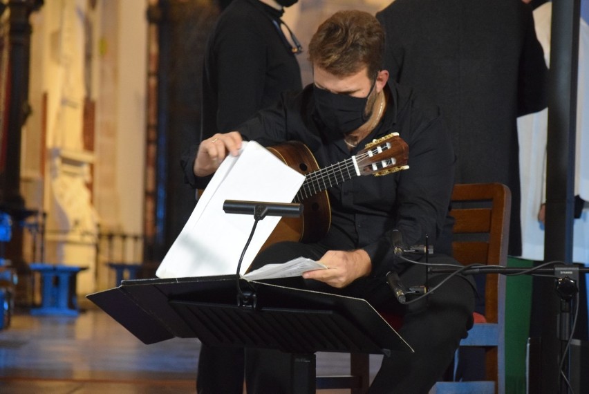 Archikatedra Gnieźnieńska. Kuropaczewski i Avital zagrali fenomenalny koncert „Z klasyką przez Polskę"