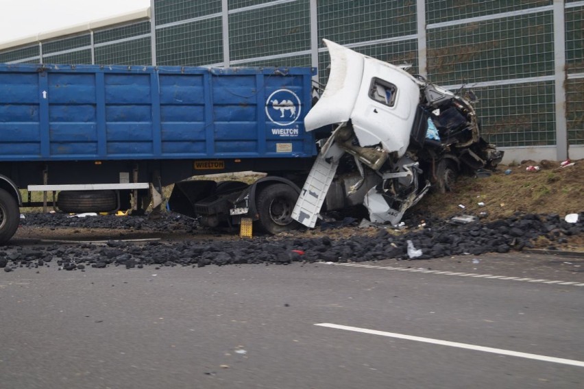 Wypadek na A1 w Bełku. Trzy osoby są ranne