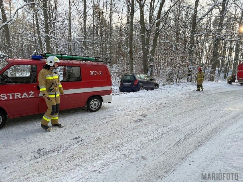 Leżący śnieg na drogach i śliska nawierzchnia powodują, że...