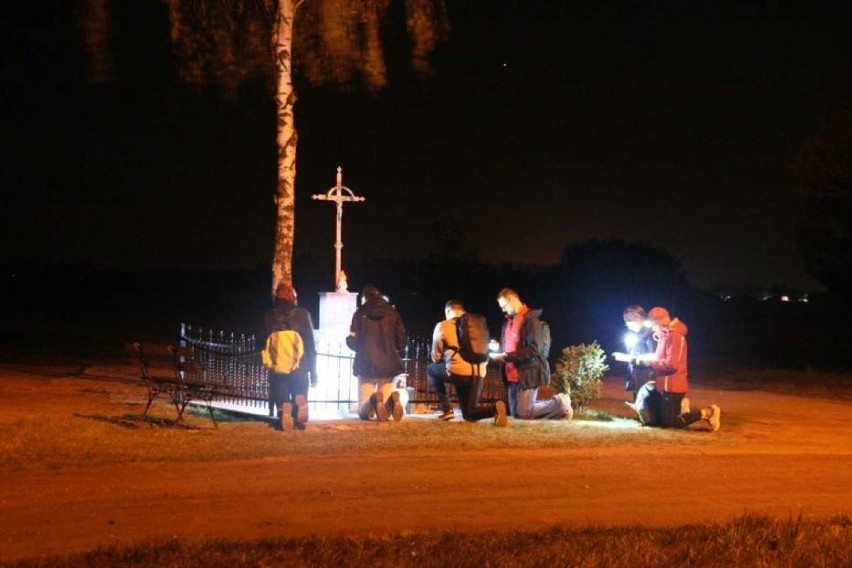 Ekstremalna droga krzyżowa z Łasku do Zduńskiej Woli wyruszy...