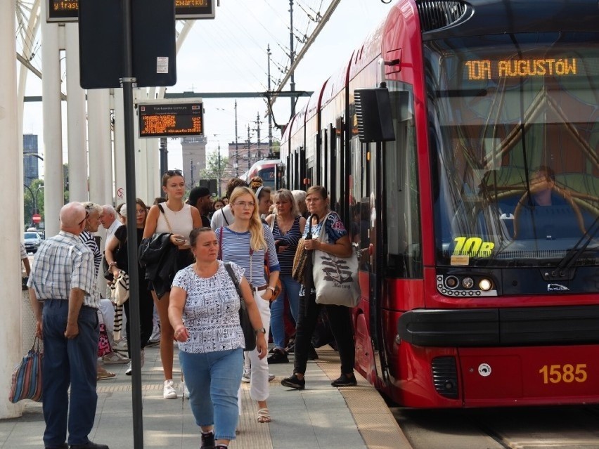 Co istotne, w środę na sesję nadzwyczajną trafił tylko...