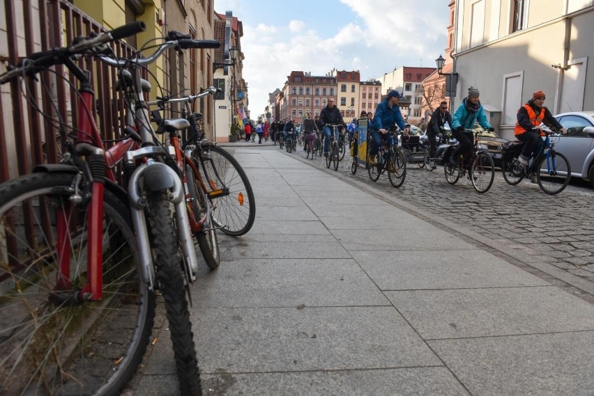 Badania wskazują, że ponad 70 proc. Polaków posiada rower, a...