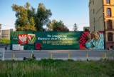 Wrocław. Wielki mural z papieżem Janem Pawłem II w samym centrum miasta. Zrobili go kibice Śląska Wrocław [ZDJĘCIA]