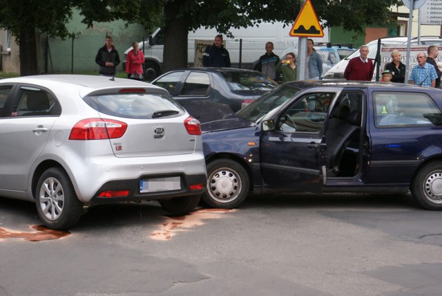 Zderzenie aut na skrzyżowaniu Dobrzeckiej i Staszica w Kaliszu