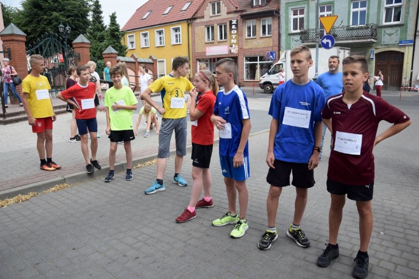 Biegi sztafetowe w Chodzieży: Uczniowie walczyli o tytuł Mistrzów Powiatu [ZDJĘCIA]