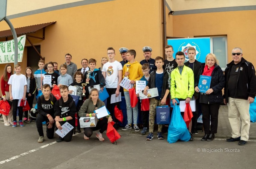 Policjanci z Przemyśla przeprowadzili Powiatowy Turniej Bezpieczeństwa w ruchu drogowym dla uczniów [ZDJĘCIA]