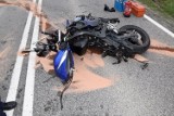 Gromnik. Wypadek na DW 977. Motocyklista został ranny. Są utrudnienia w ruchu [ZDJĘCIA]