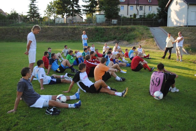 Na pierwsze przedsezonowe spotkanie Gryfa 2009 stawiło się 29 piłkarzy. Plany na sezon zawodnikom przedstawił wiceprezes Łukasz Czerniewicz