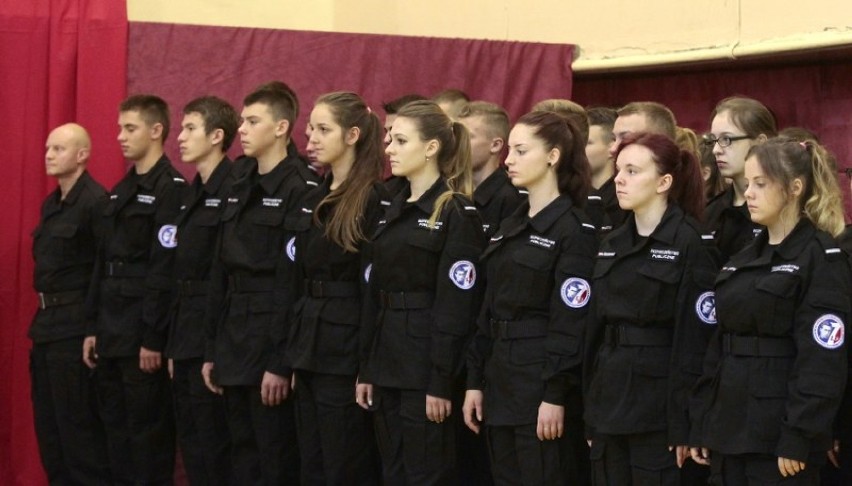 Pasowanie uczniów mundurowych z VII LO w Szczecinie