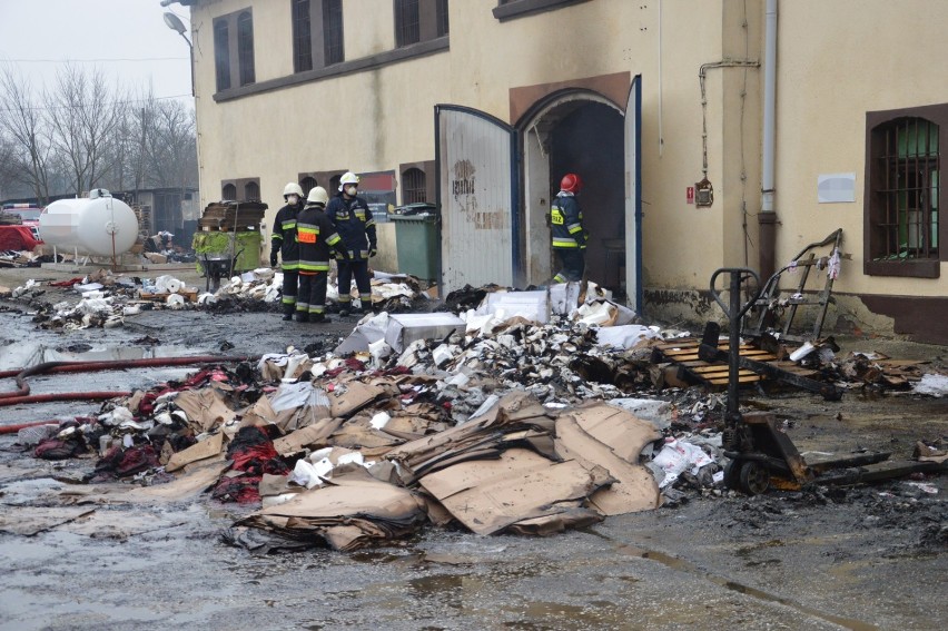 Pożar magazynu z papierem w Głogowie [ZDJĘCIA]