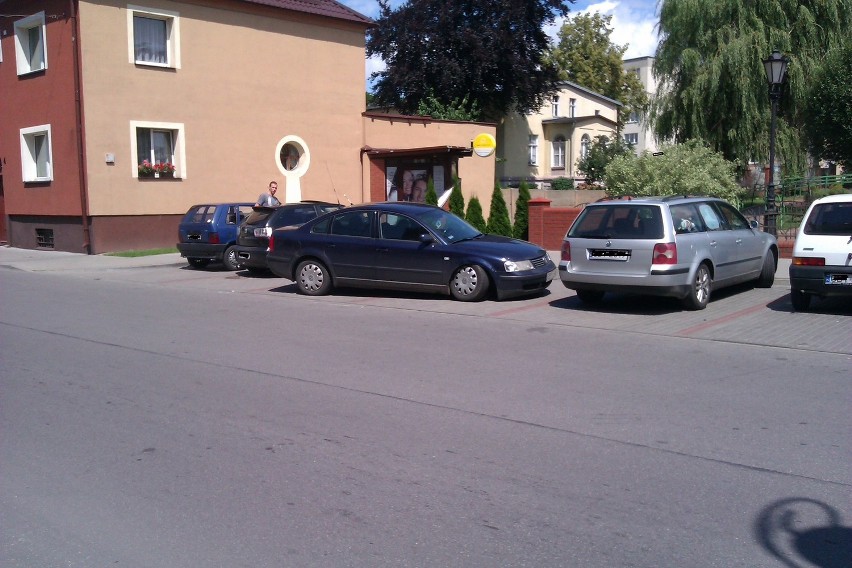 Bytów. Mieszkańcy pokazują jak wygląda nieprawidłowe parkowanie. Zdjęcia