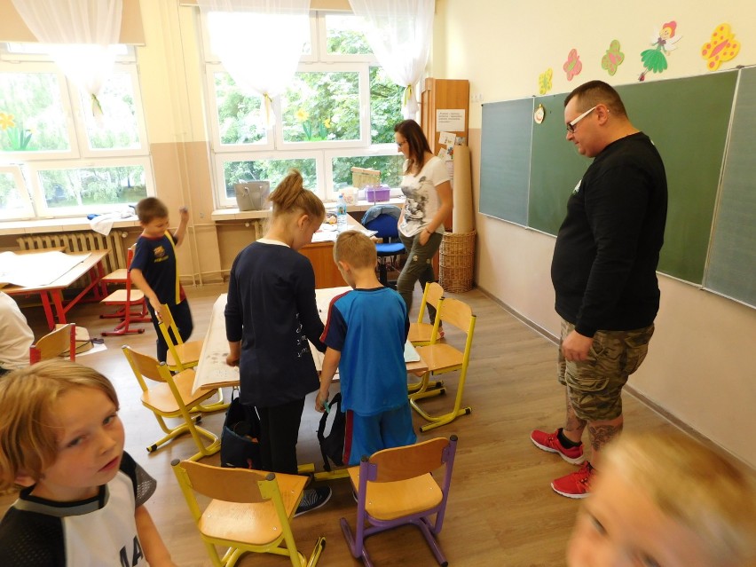 W Publicznej Szkole Podstawowej nr 15 w Wałbrzychu, 3 czerwca, kolejny raz obchodzono Święto Szkoły.