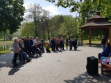 Zduńska Wola. Uczestnicy ŚDS przy Łaskiej w grze terenowej poznawali tajemnice parku