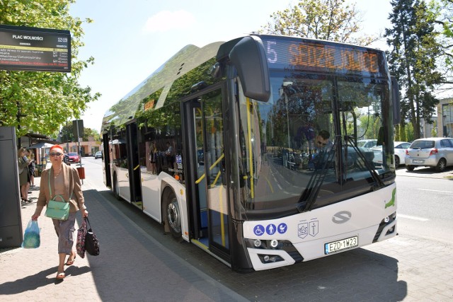Na ulice Zduńskiej Woli wyjechał już pierwszy z czterech  nowych elektrycznych autobusów miejskich\