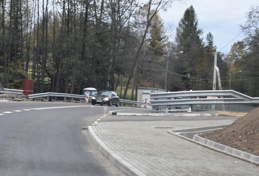 W Zalasowej wybudowano nowy most na Wątoku oraz przebudowano...