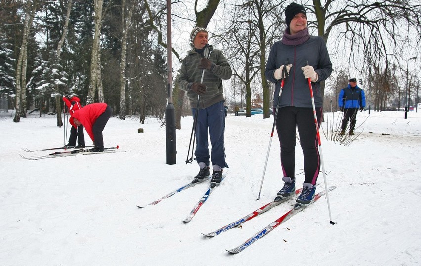 Biegali na nartach w parku na Zdrowiu [ZDJĘCIA]