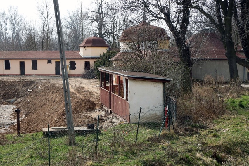 Budowa letnich basenów przy ulicy Stromej w Legnicy.