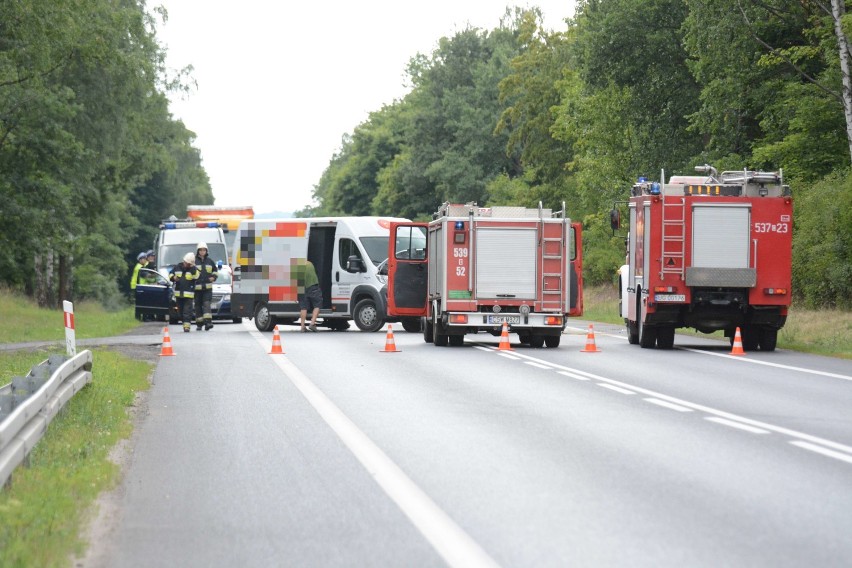 Wypadek na DK 91 w Starych Marzach. Jedna osoba trafiła do szpitala [zdjęcia, wideo]