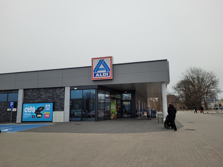 Aldi 


Czynny w niedziele niehandlowe w godz. 10 - 17:30