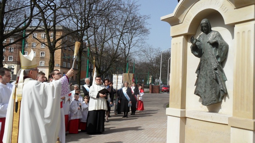 Poświęcenie figury Jezusa Miłosiernego w Tychach