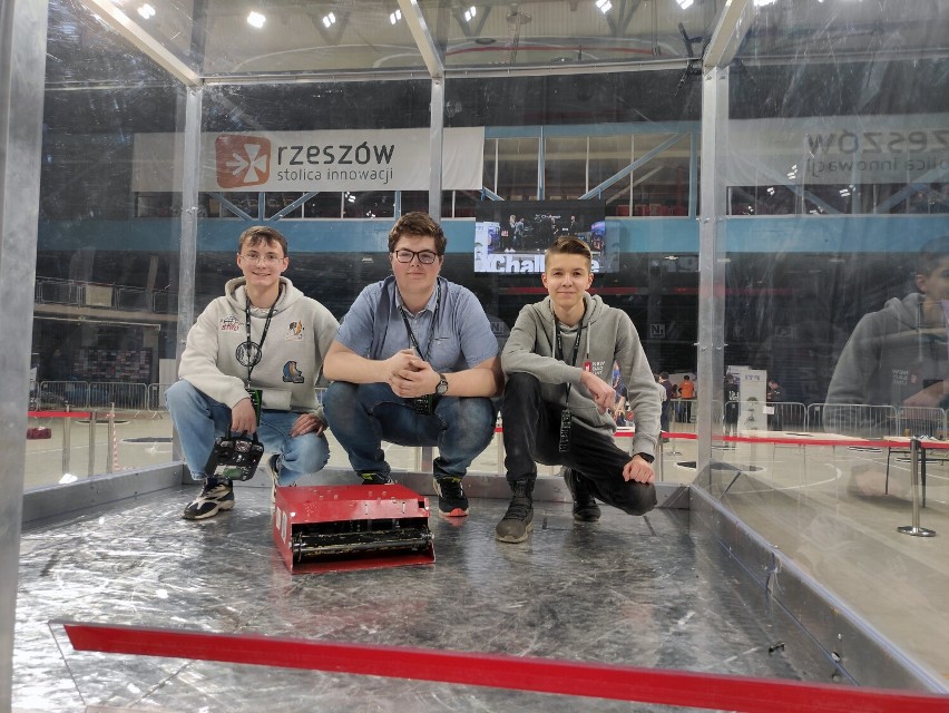 Sukcesy jasielskich uczniów w zawodach robotów  XChallenge w Rzeszowie