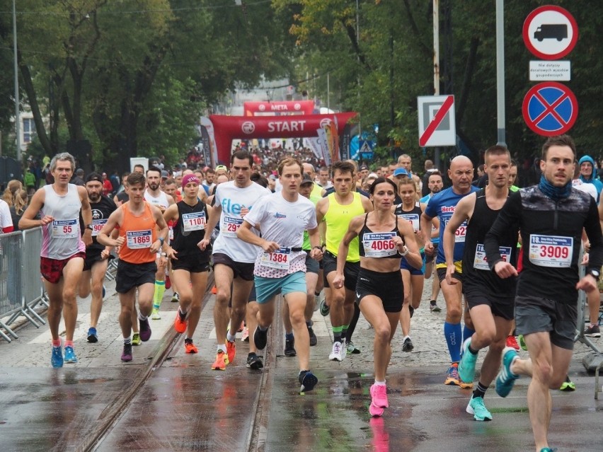 XVIII Bieg Ulicą Piotrkowską Rossmann Run. Fotorelacja z Biegu Ulicą Piotrkowską Rossmann Run w 2021 roku
