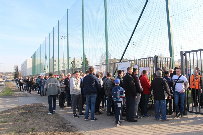 Nowy stadion Ruchu Radzionków otwarty. Trybuny pełne kibiców i zwycięstwo