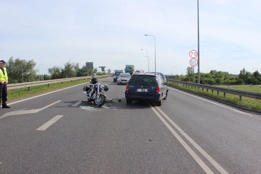 Pijany kierowca, który w sobotę zderzył się z motocyklem, usłyszy zarzuty [zdjęcia]