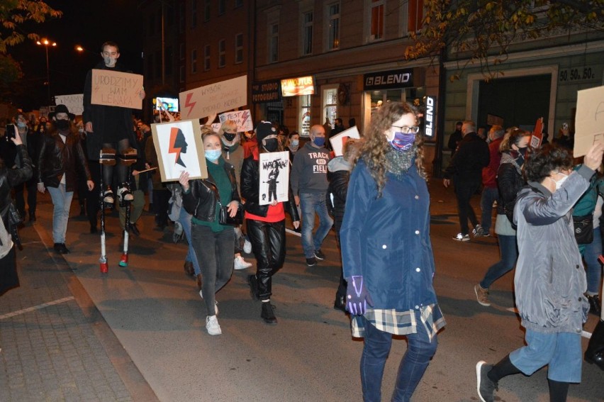 Dzieje się w Goleniowie! OGROMNA demonstracja przeciwko zaostrzeniu prawa aborcyjnego