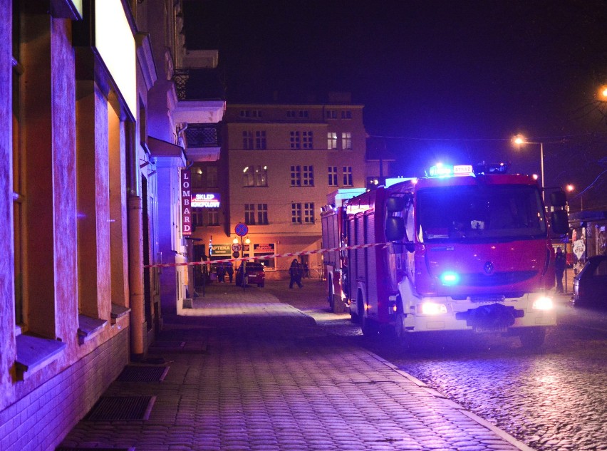 Akcja strażaków przy Al. 23 stycznia w Grudziądzu. Palił się komin [wideo, zdjęcia]
